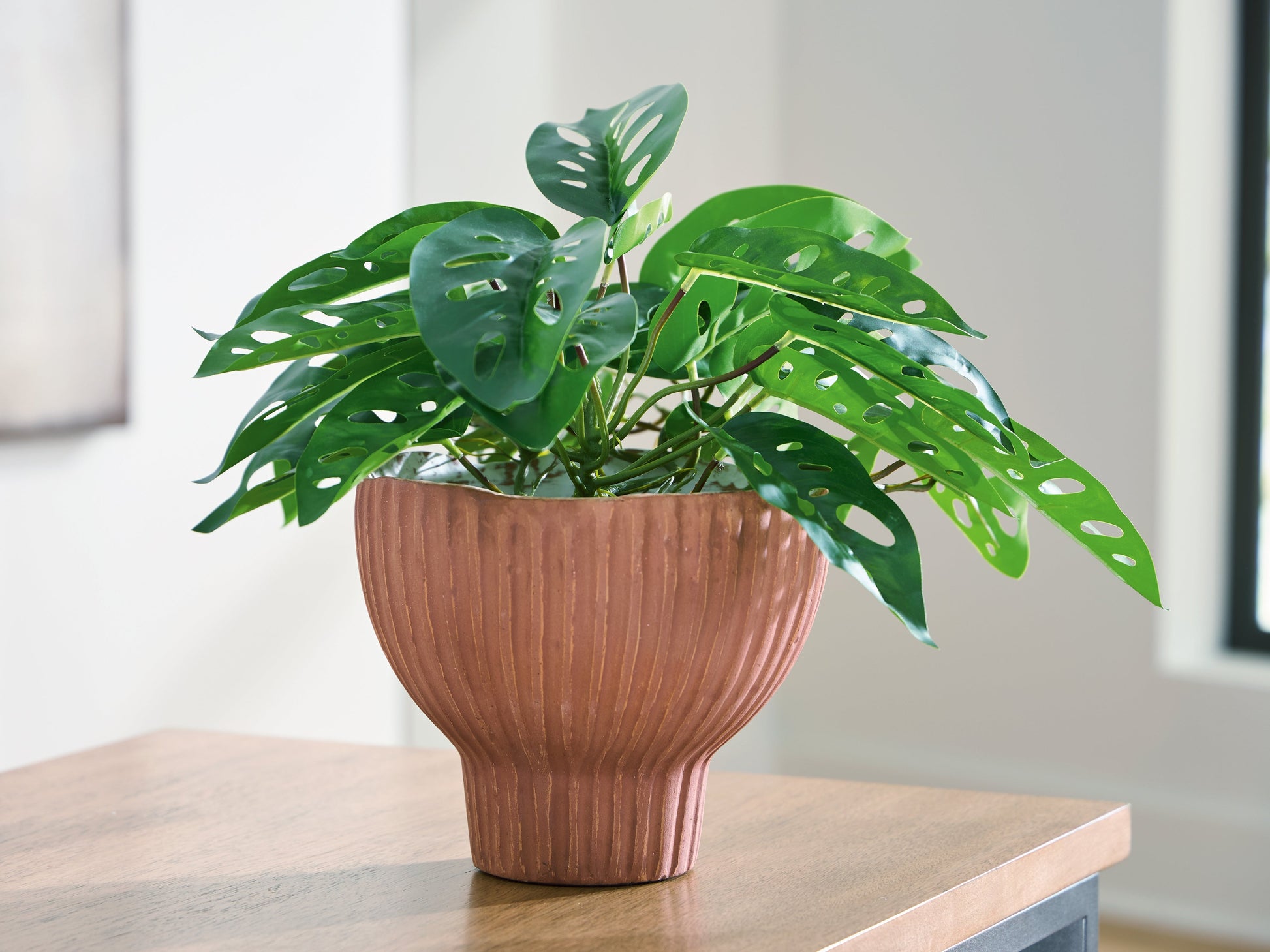 Orban Sienna/White Vase- Viva Furn