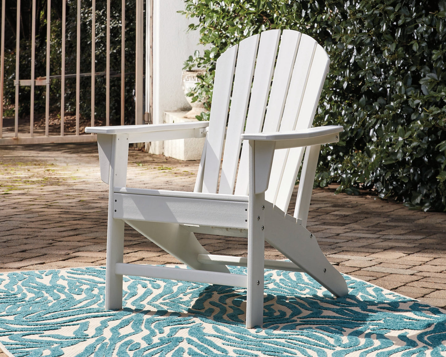 Sundown Treasure White Adirondack Chair with End Table