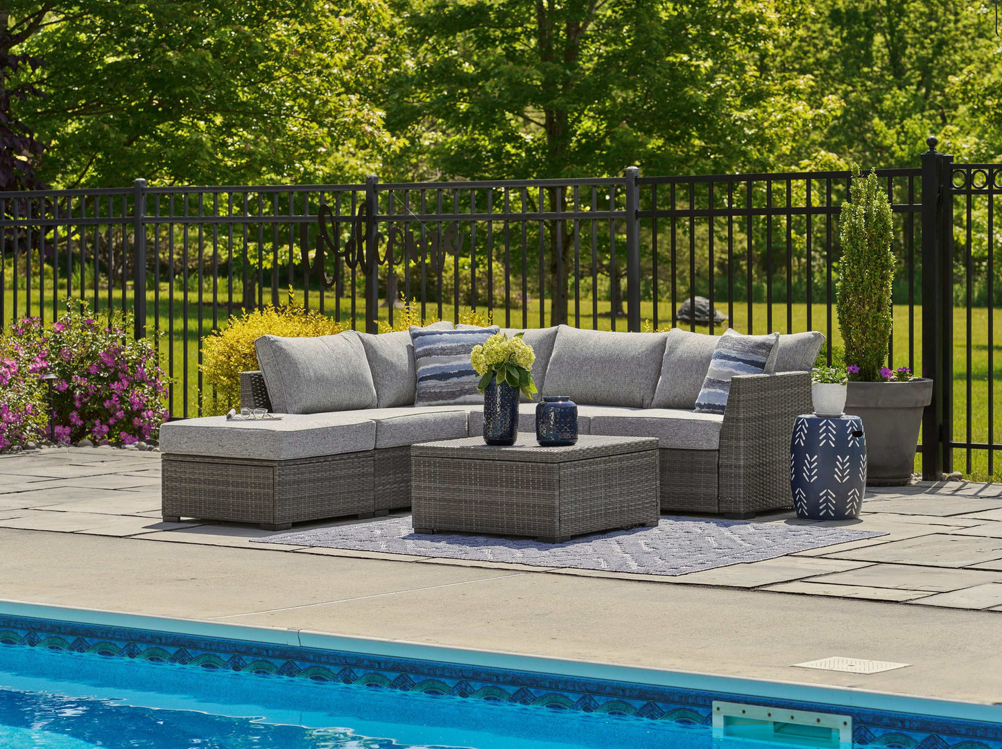 Petal Road Gray Outdoor Sectional Seating Group (Set of 4)