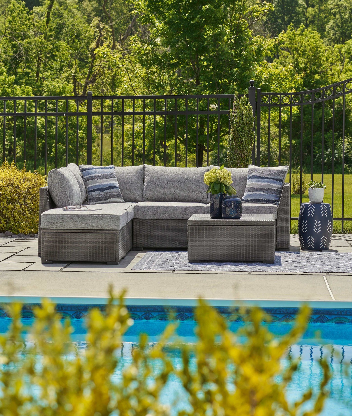 Petal Road Gray Outdoor Sectional Seating Group (Set of 4)