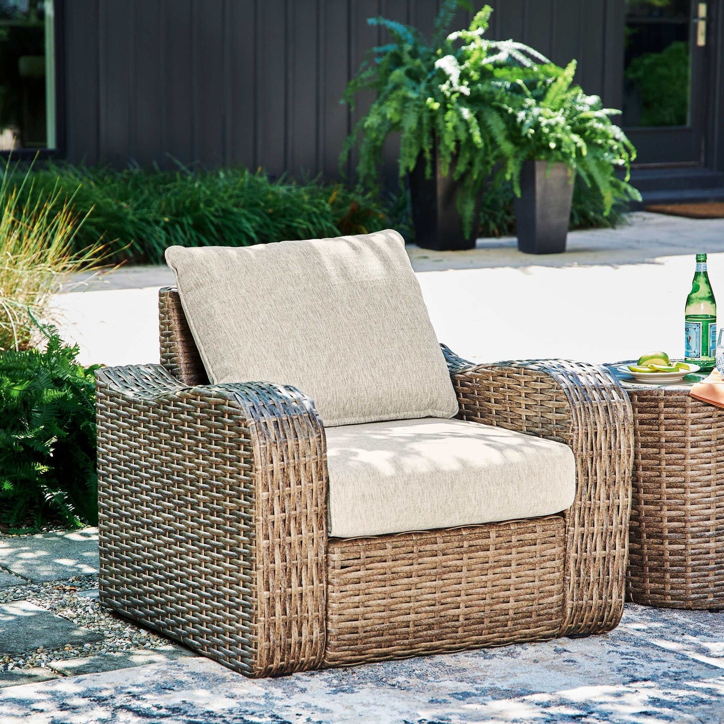 Sandy Bloom Beige Outdoor Lounge Chair