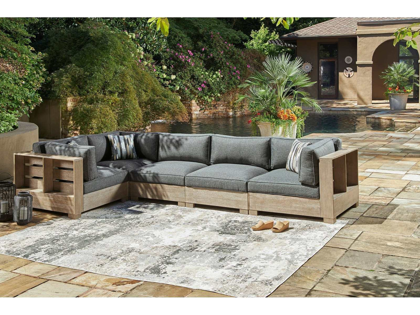 Citrine Park Brown & Charcoal Outdoor 5pc Sectional