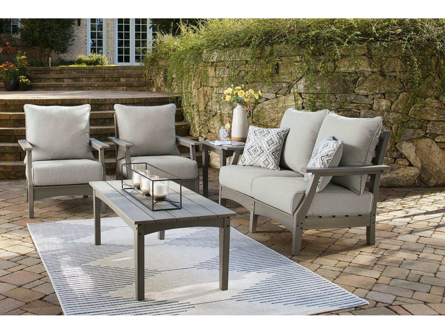 Visola Gray Outdoor Conversation Set w/ Coffee Table / 4pc