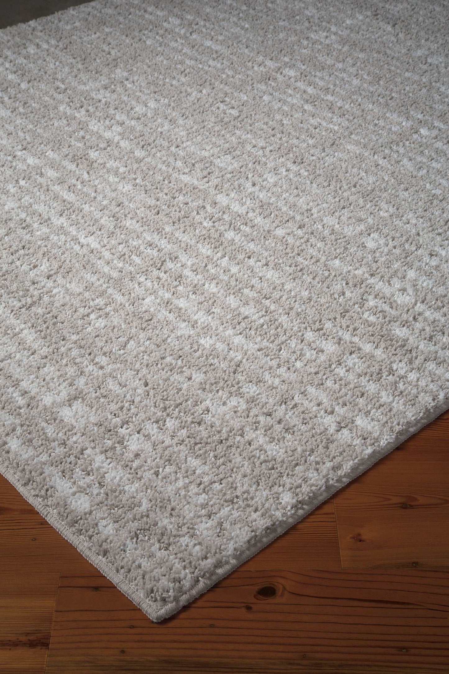 Norris Taupe/White 5' x 7' Medium Rug