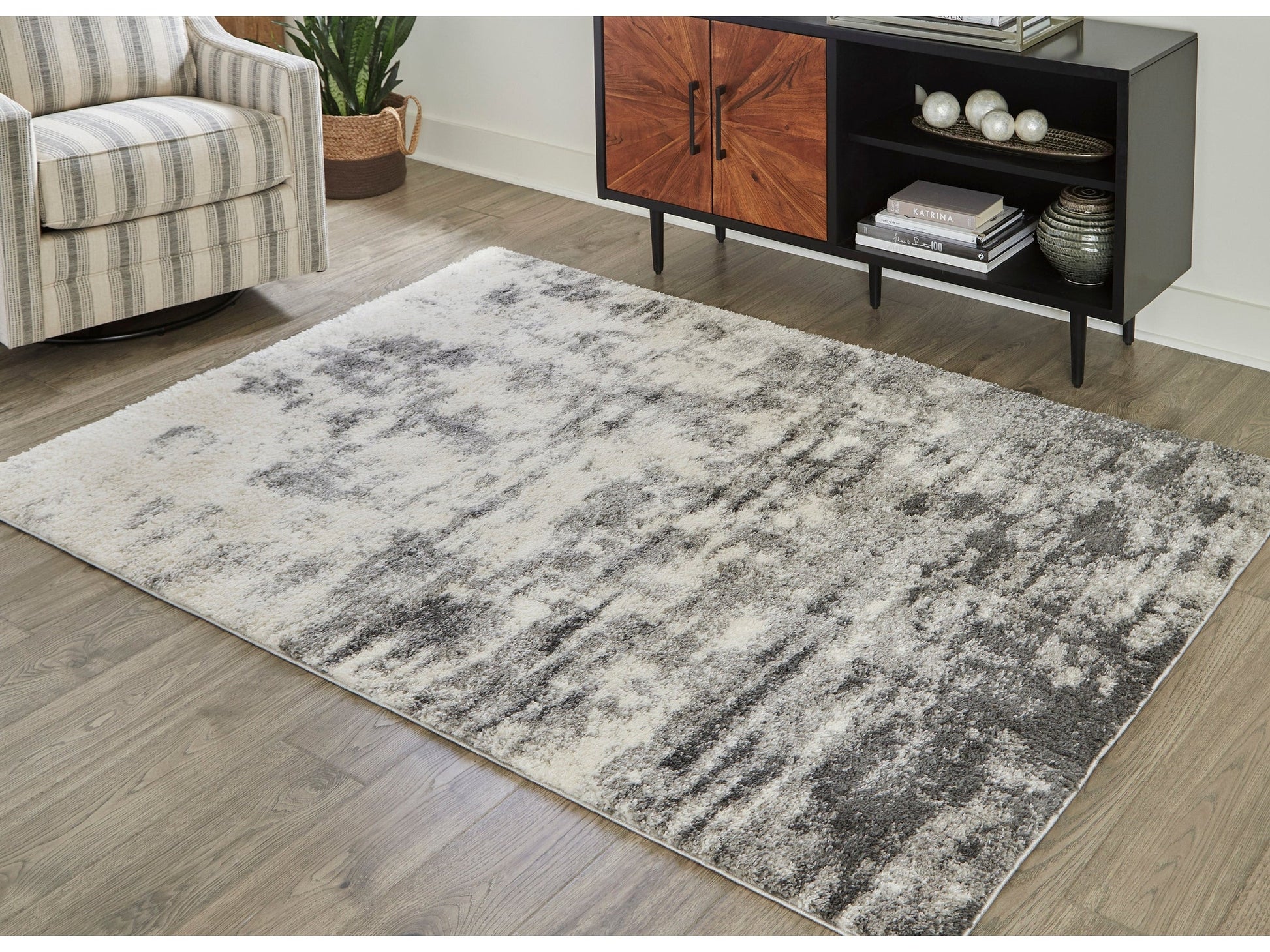 Gerdie Cream/Gray Large Rug 8' x 10' - Ornate Home