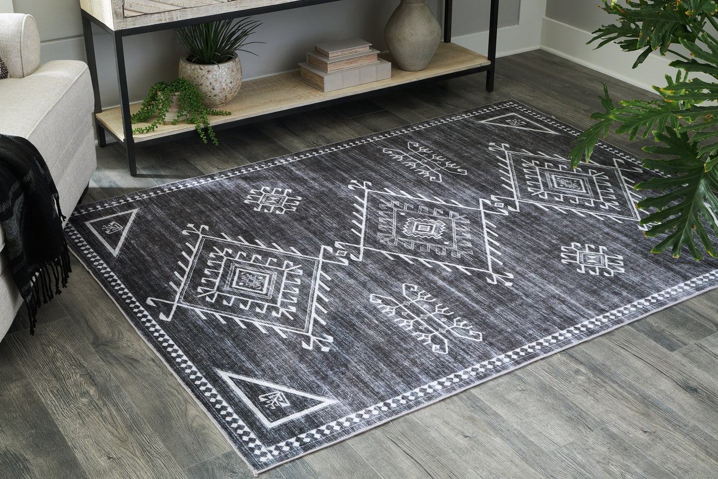 Arloman Black/Cream/Gray 5' x 7' Rug