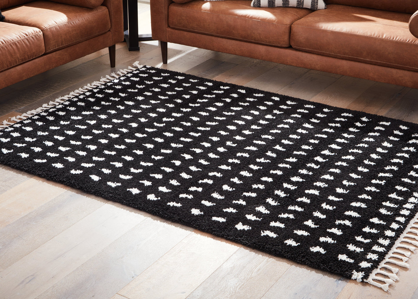 Minston Black/White 8' x 10' Rug