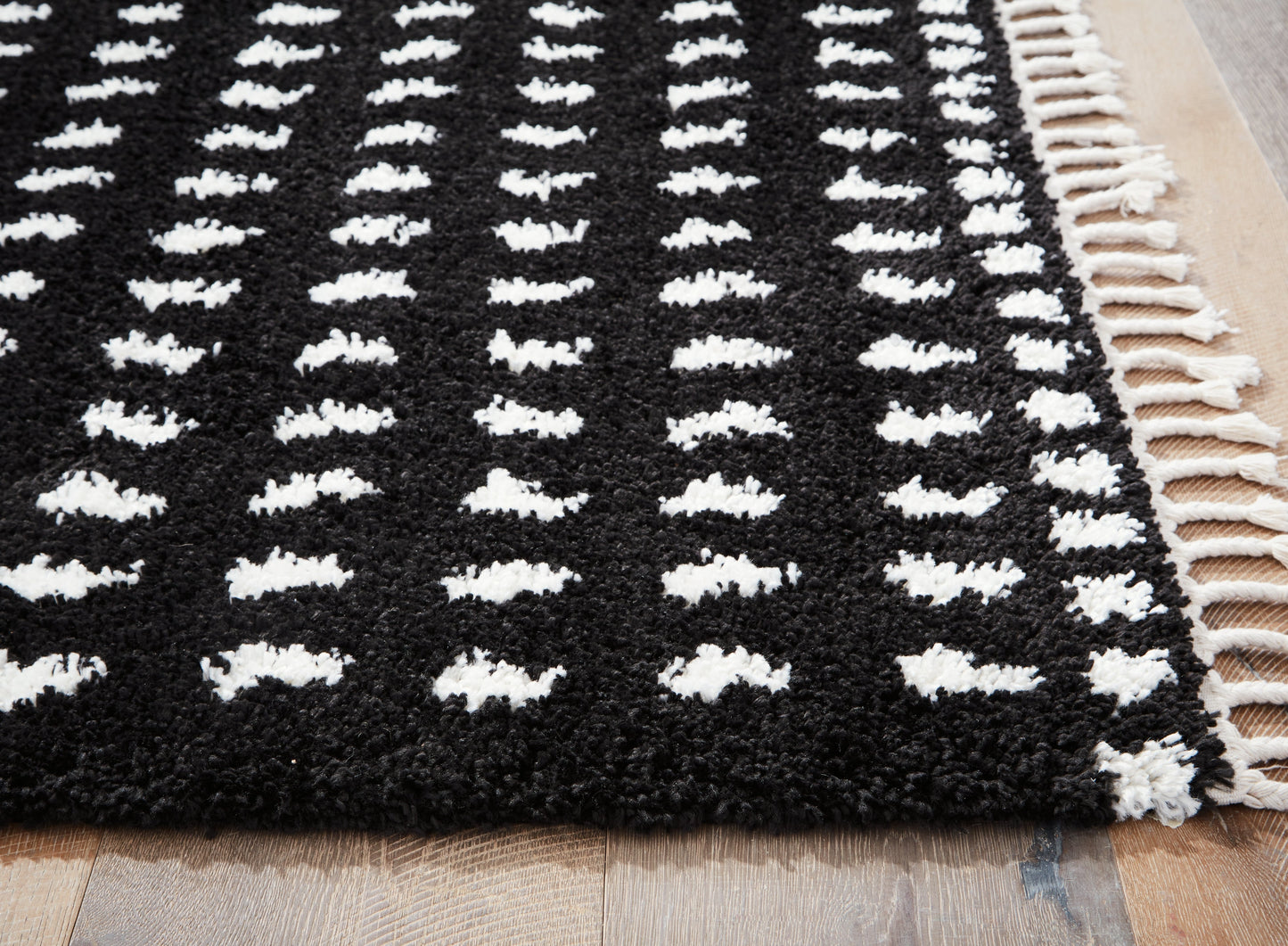 Minston Black/White 8' x 10' Rug