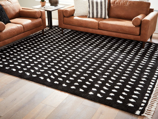 Minston Black/White 5' x 7' Rug