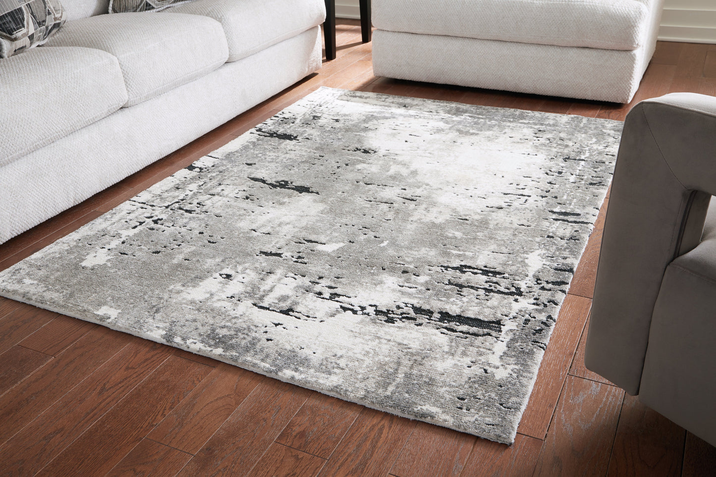 Aworley Gray/White 5' x 7' Rug