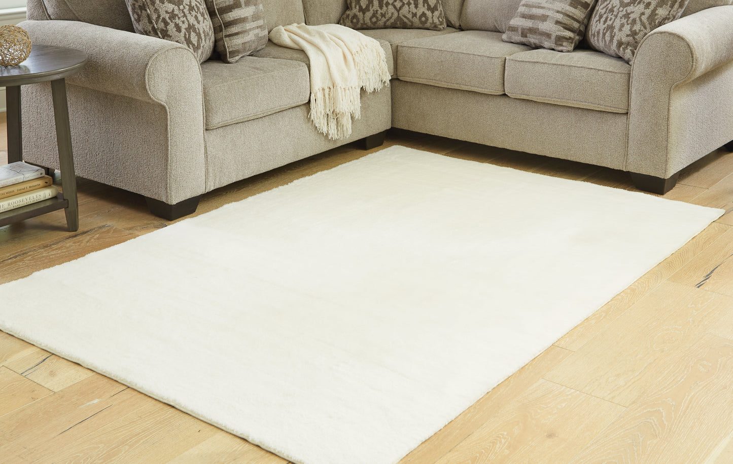 Anaben Ivory 5' x 7' Rug