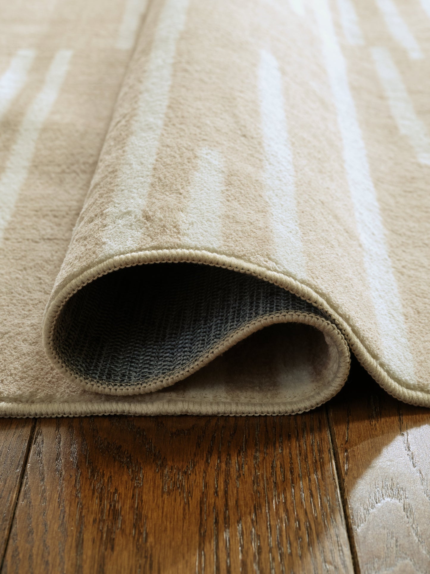 Ardenville Tan/Cream 5' x 7' Rug