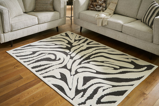 Thomwith Black/Ivory 4'11" x 7'2" Rug