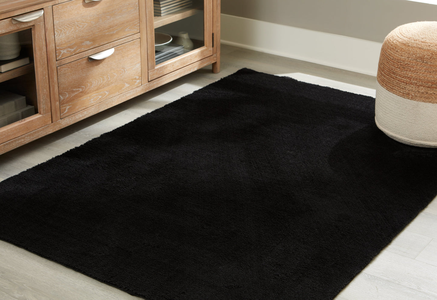 Anaben Black 5' x 7' Rug