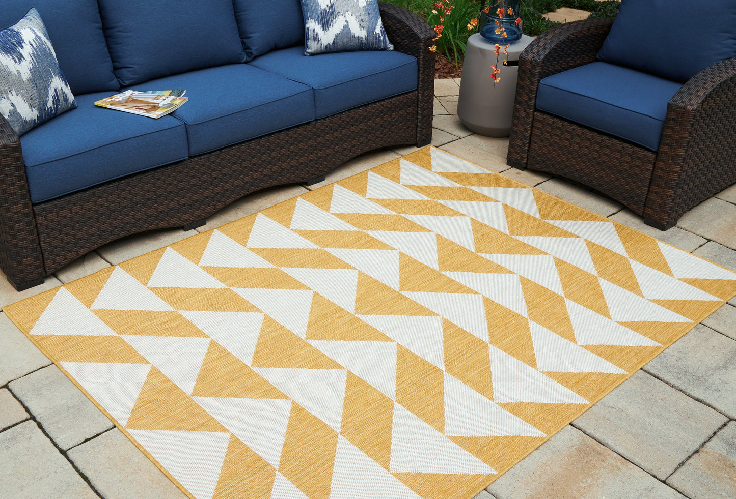 Thomley Ivory/Yellow 5' x 7' Rug