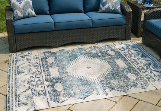 Daddridge Blue/Gray/Ivory 8' x 10' Rug