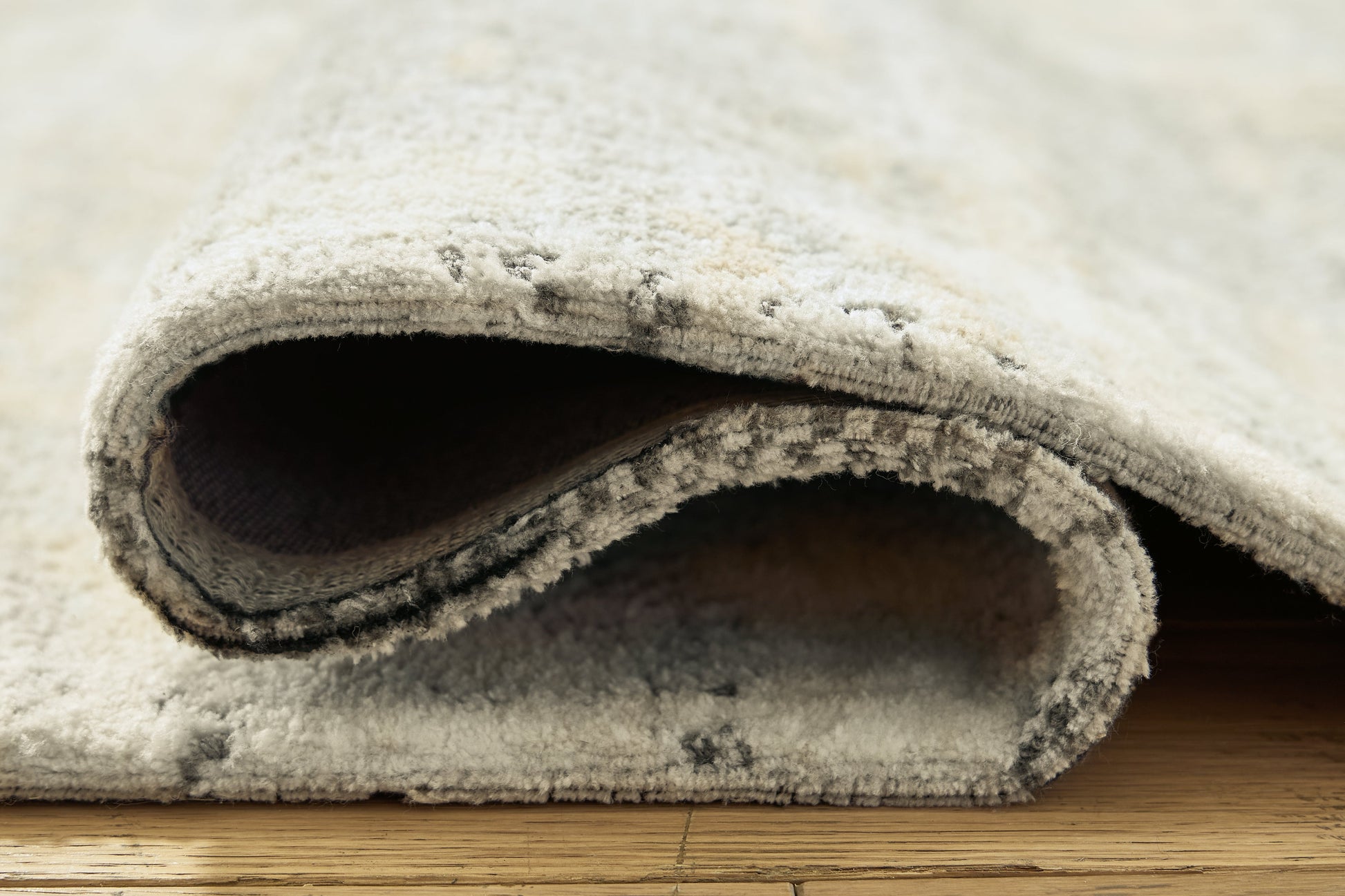 Raif Gray/White/Cream Medium Rug- Viva Furn