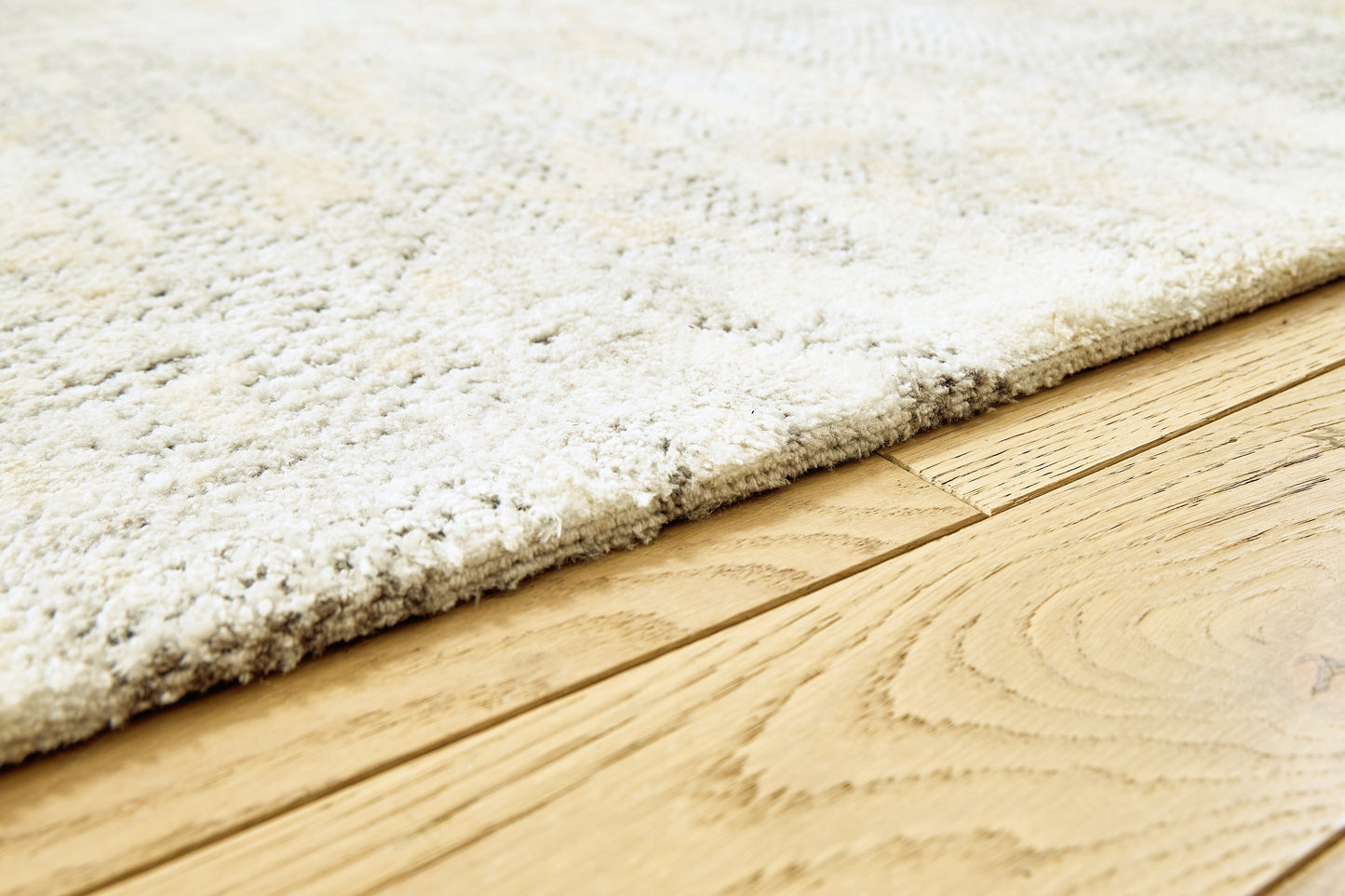 Raif Gray/White/Cream Medium Rug- Viva Furn
