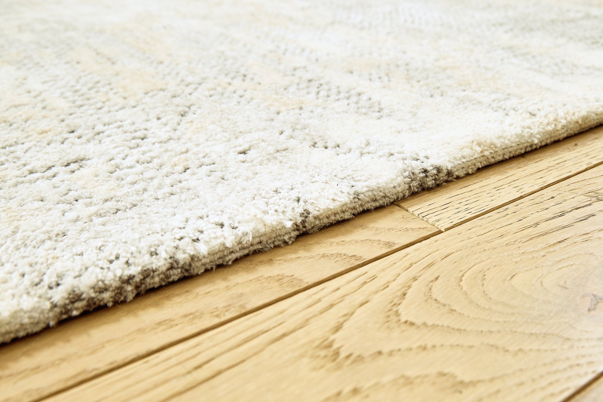 Raif Gray/White/Cream Medium Rug- Viva Furn
