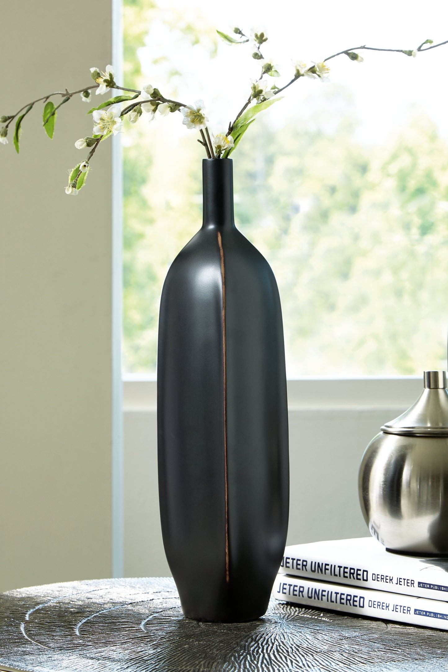 Rhaveney Black Vase- Viva Furn