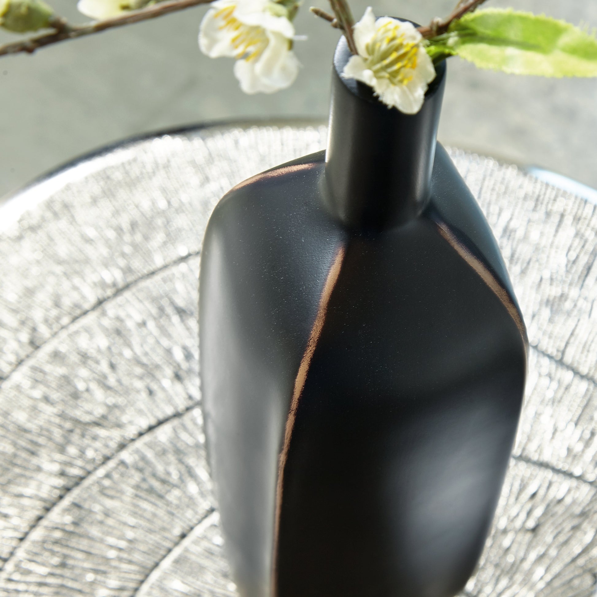 Rhaveney Black Vase- Viva Furn