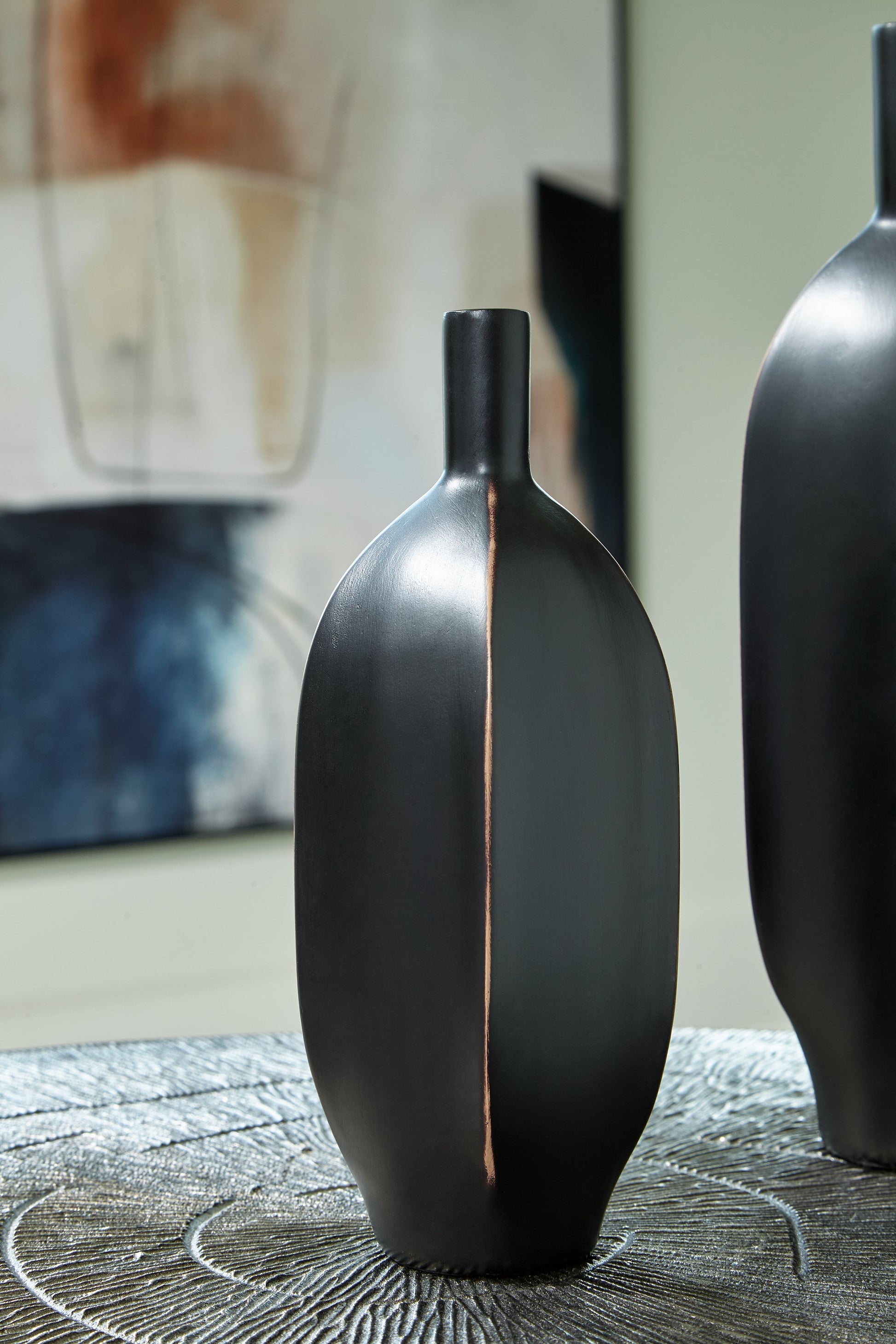 Rhaveney Black Vase- Viva Furn