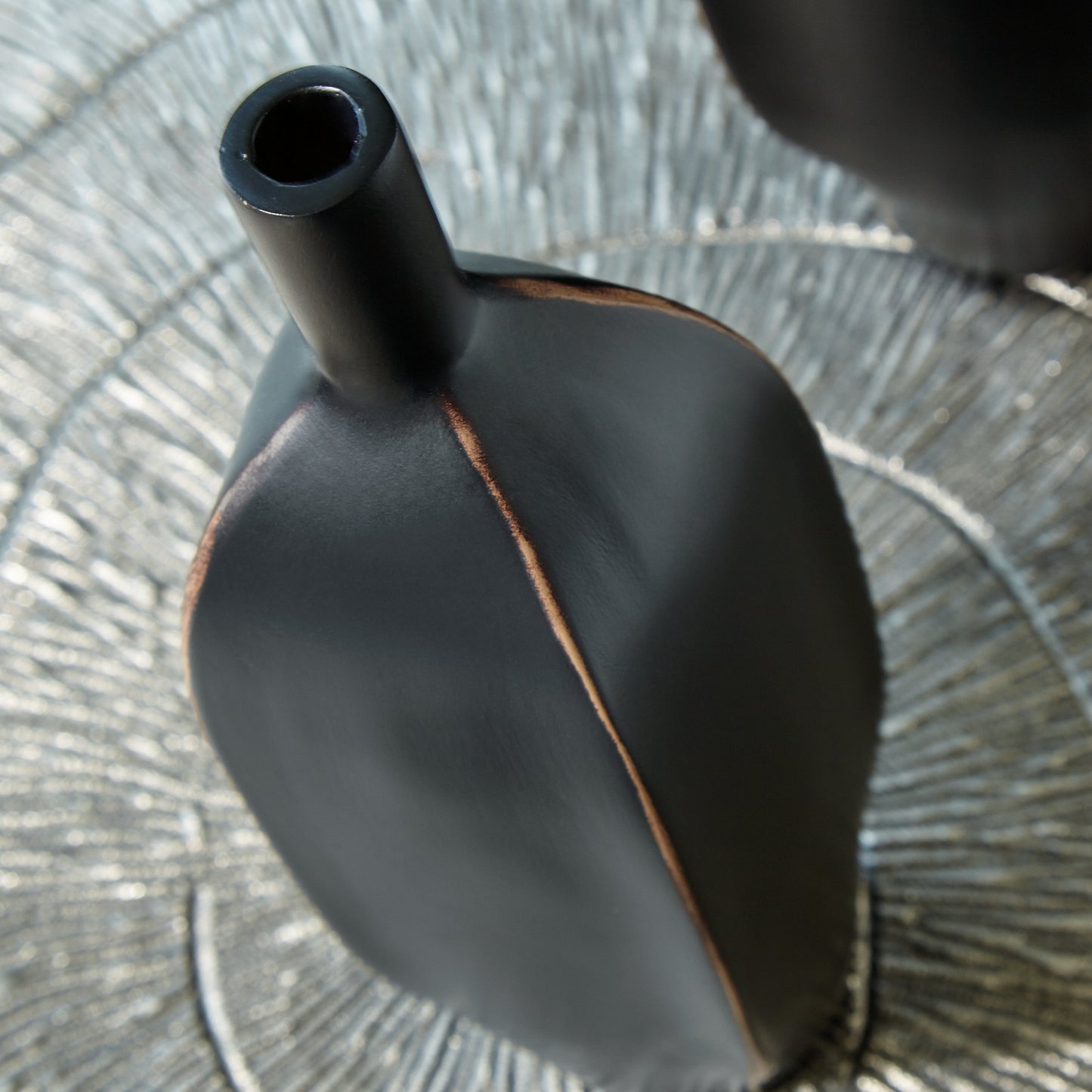 Rhaveney Black Vase- Viva Furn