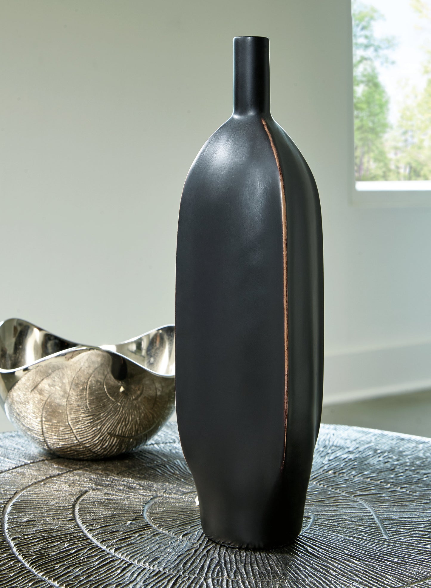 Rhaveney Black Vase- Viva Furn