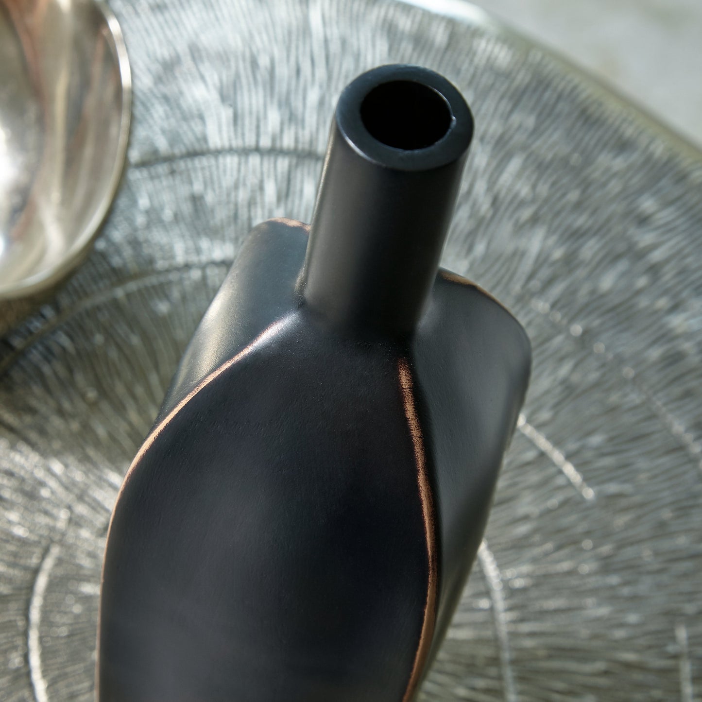 Rhaveney Black Vase- Viva Furn