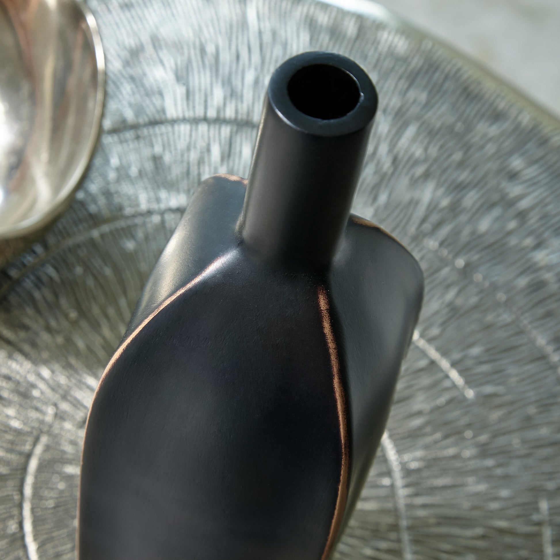 Rhaveney Black Vase- Viva Furn
