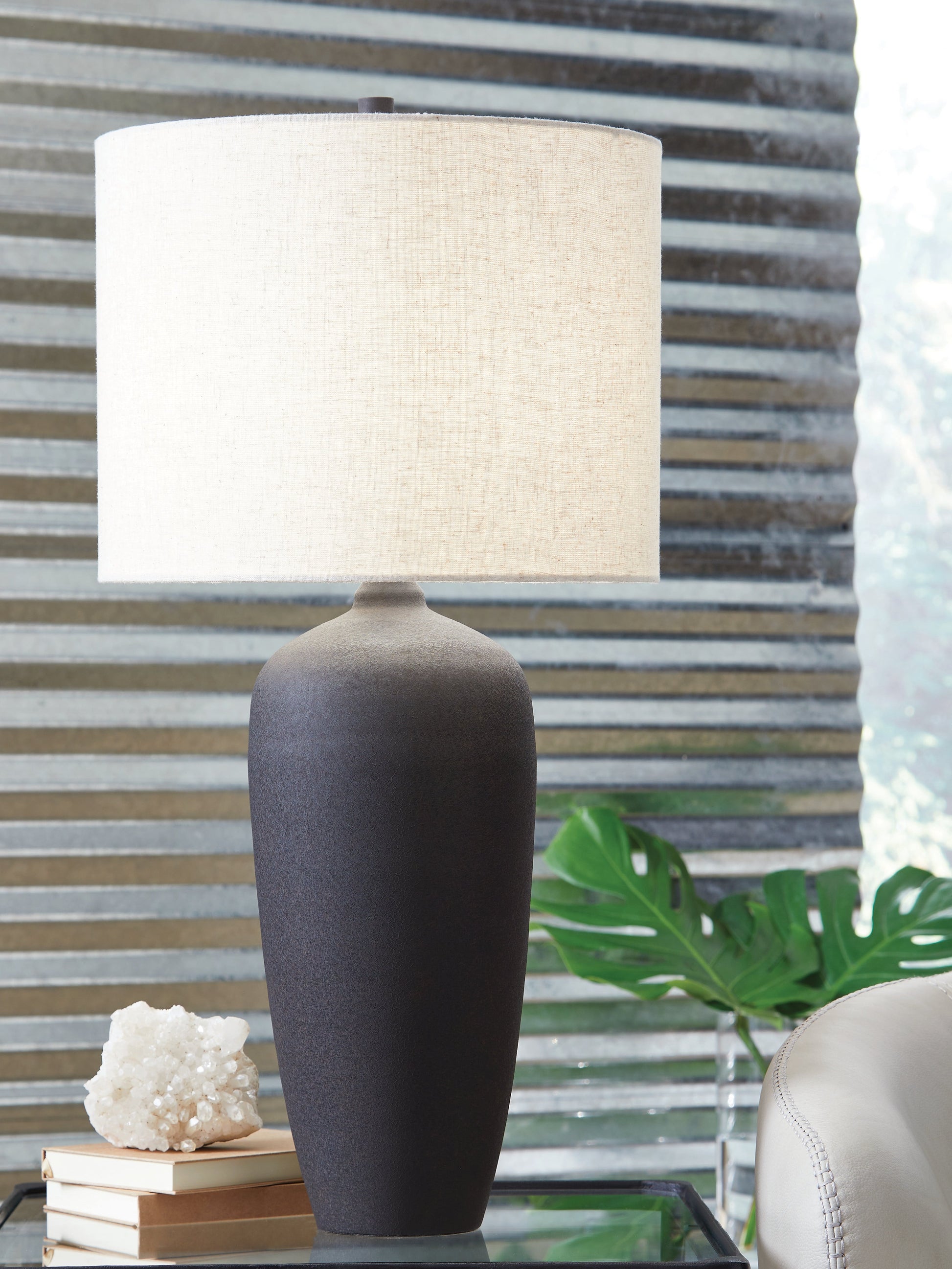 Ryenburg Black Metal Table Lamp (1/CN)- Viva Furn