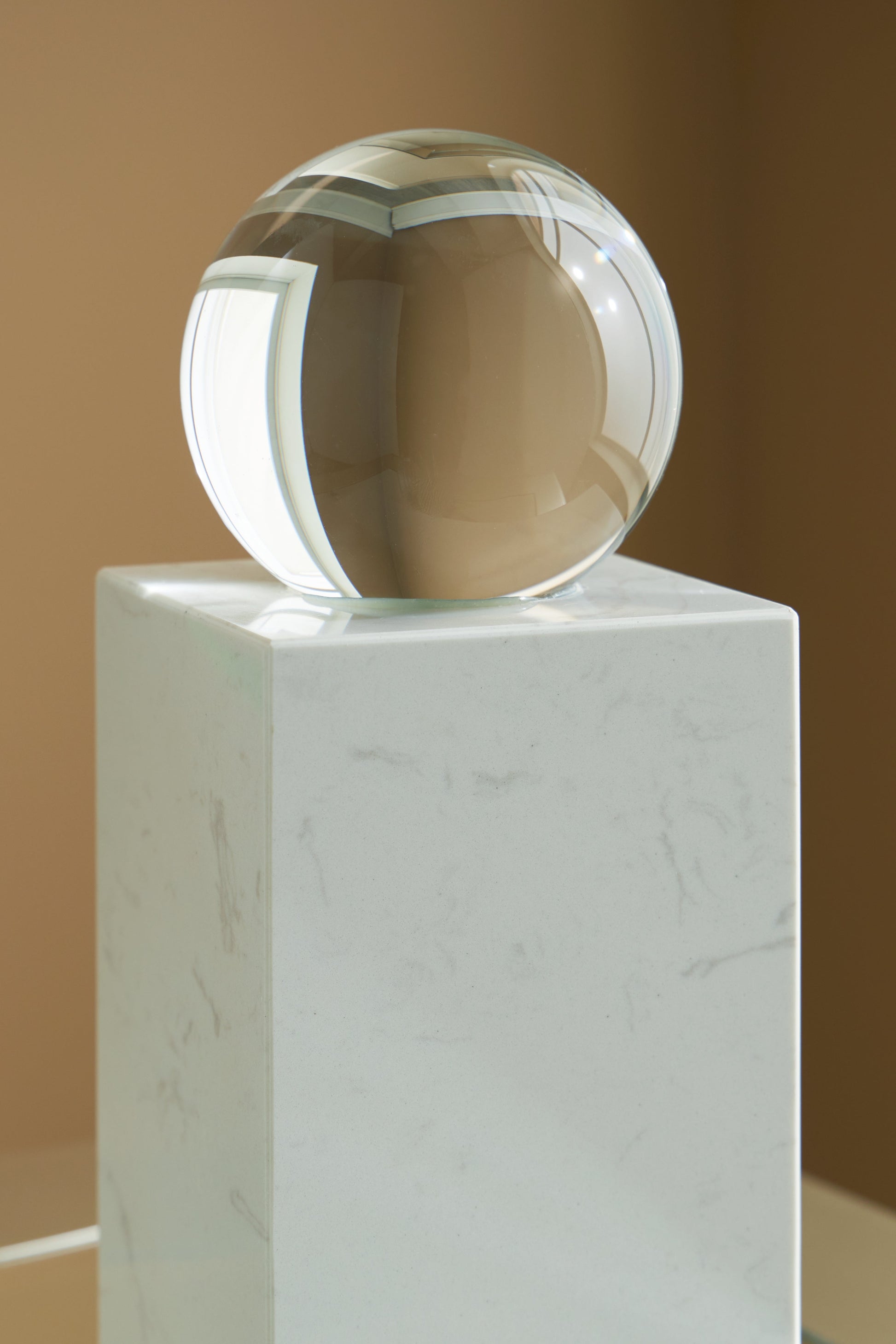 Sellner Clear/White Sculpture- Viva Furn