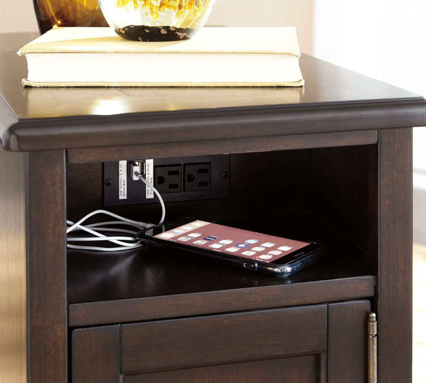 Barilanni Dark Brown End Table (Set of 2)