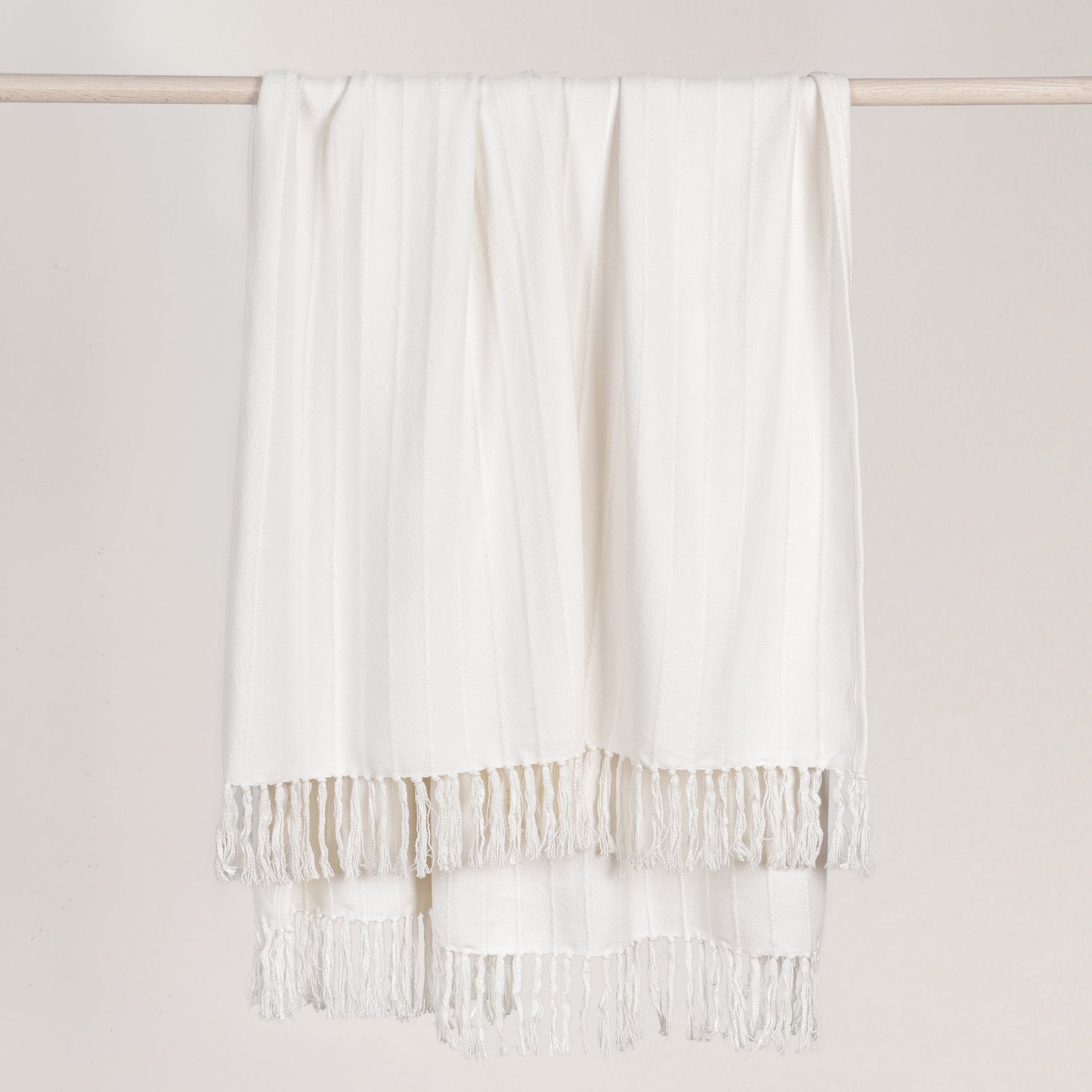 TC Hunter White 50x70 Throw - Ornate Home