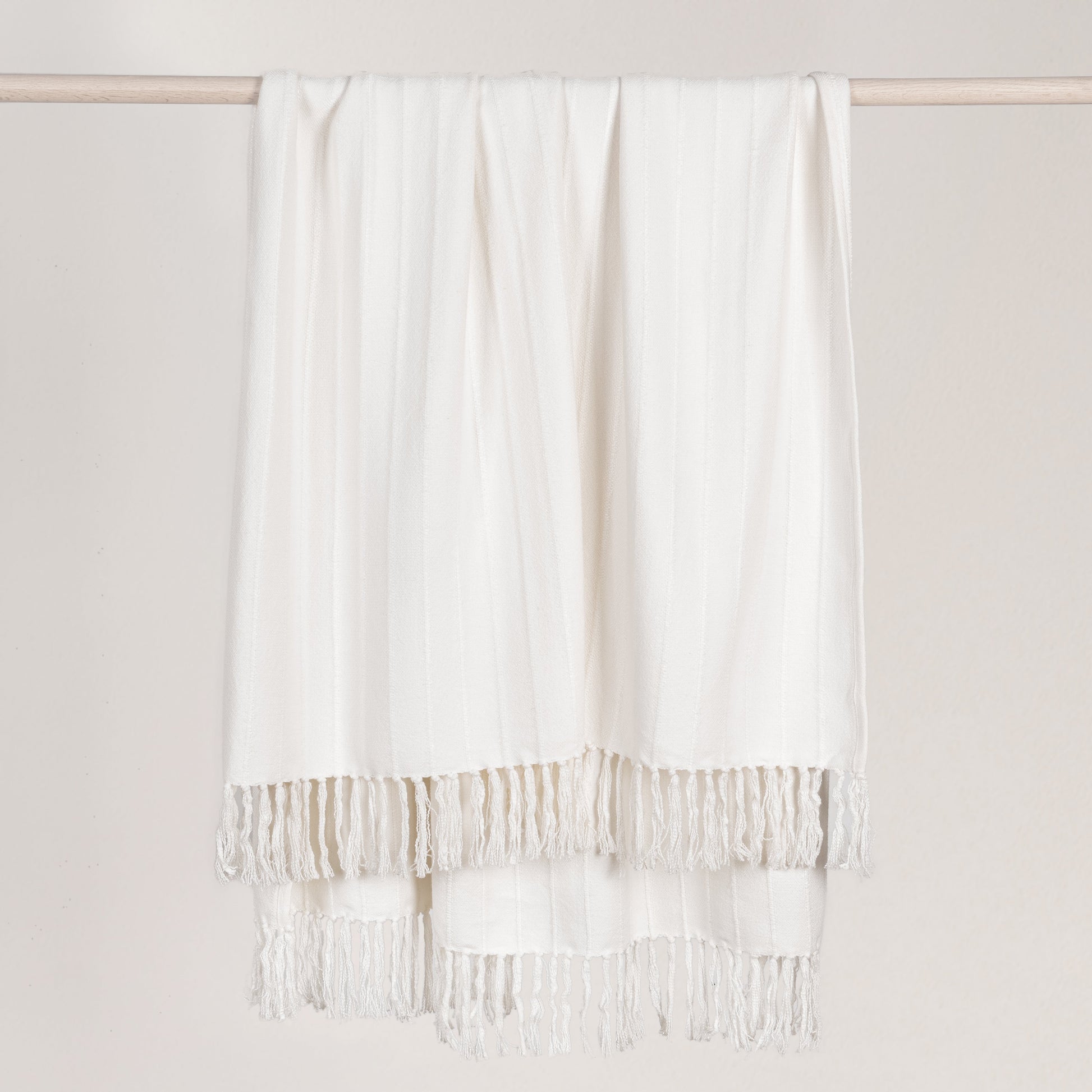 TC Hunter White 50x70 Throw - Ornate Home