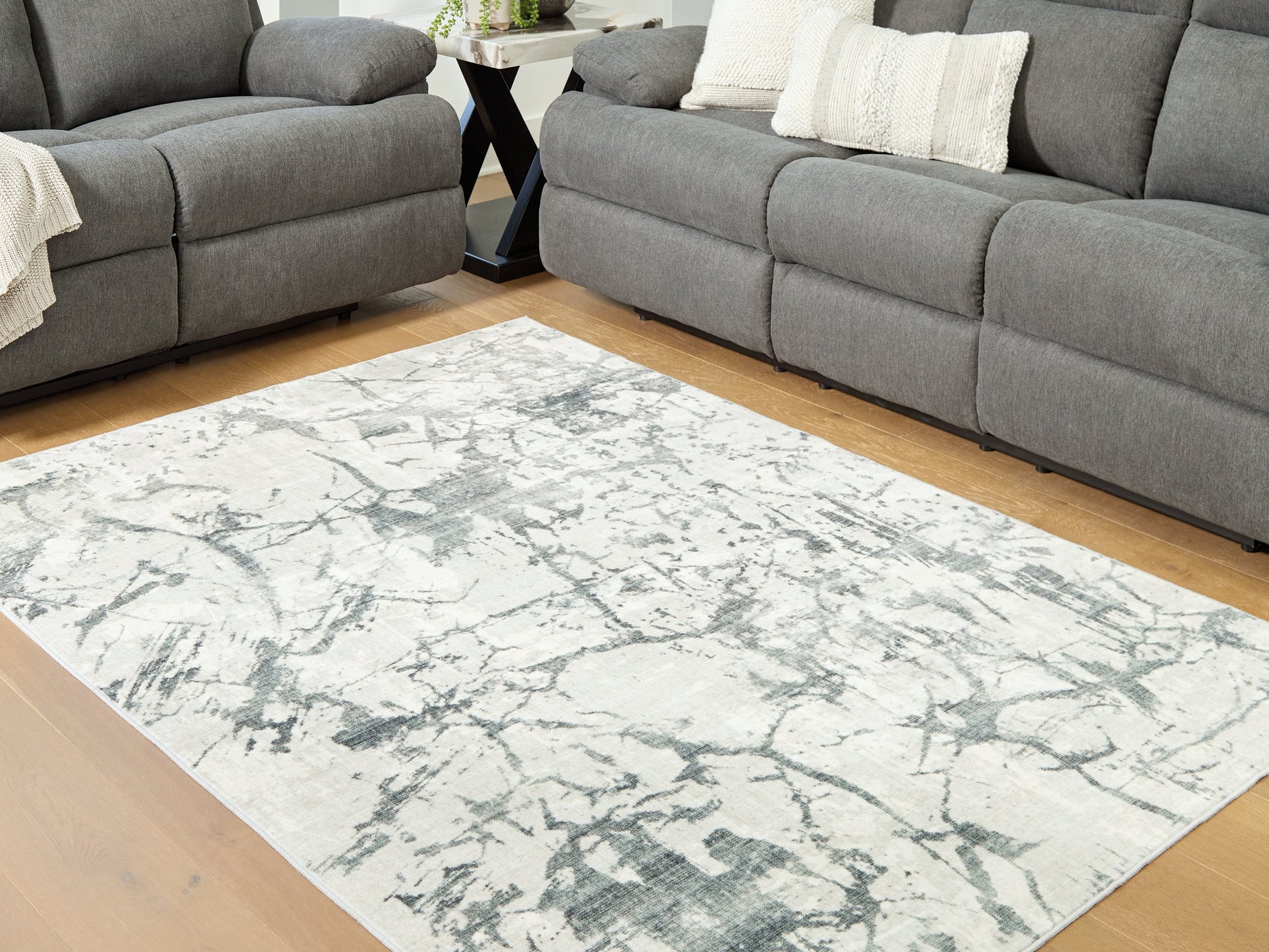 Tobinbury Gray Washable Medium Rug- Viva Furn