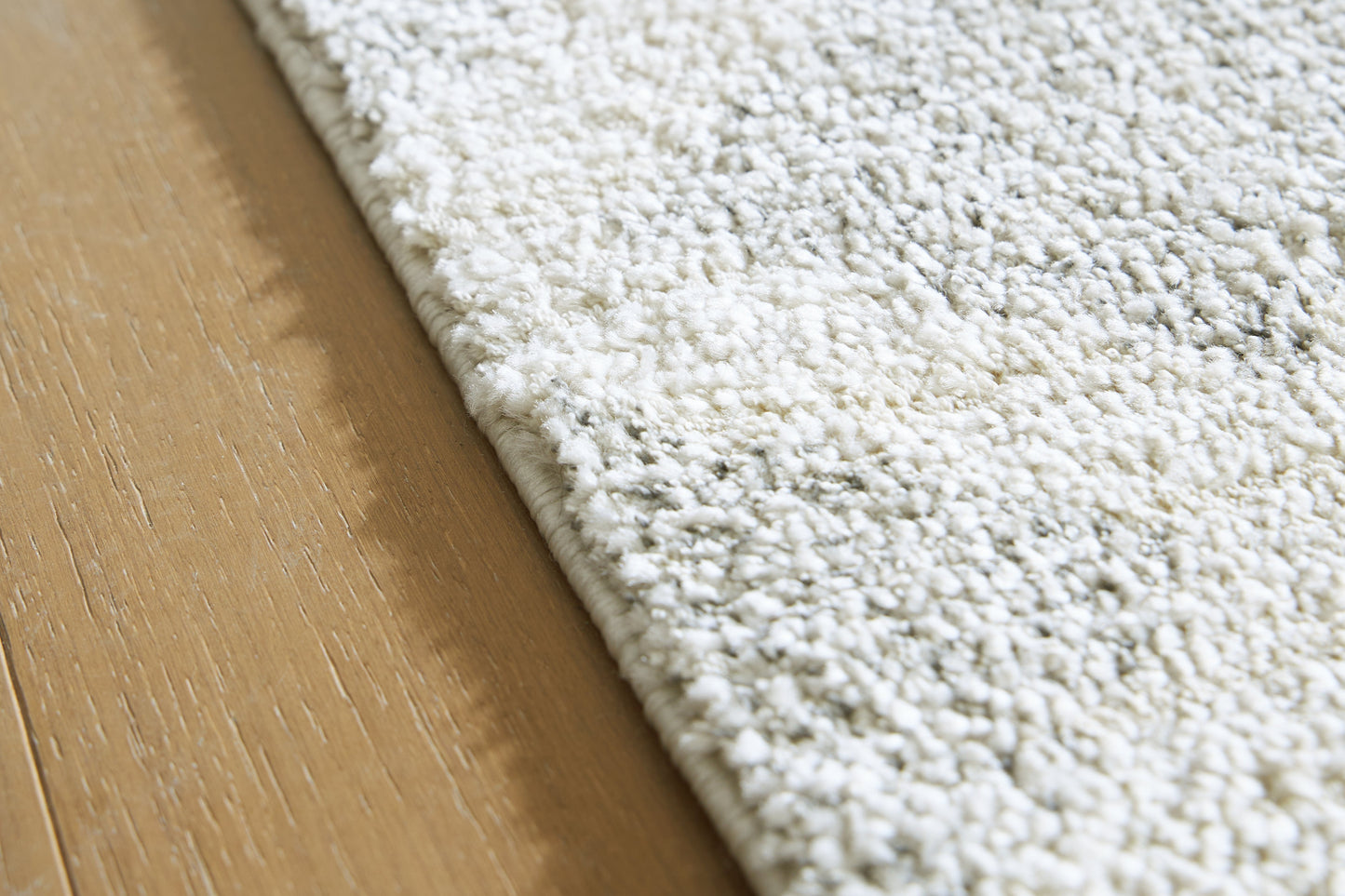 Unawick Gray/Ivory Large Rug- Viva Furn