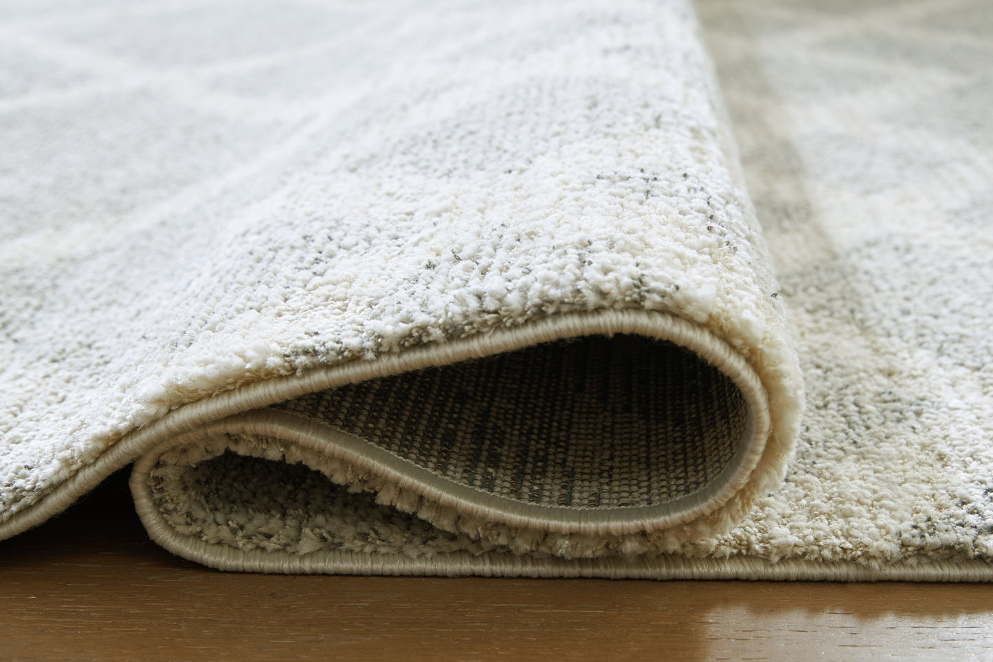 Unawick Gray/Ivory Medium Rug- Viva Furn