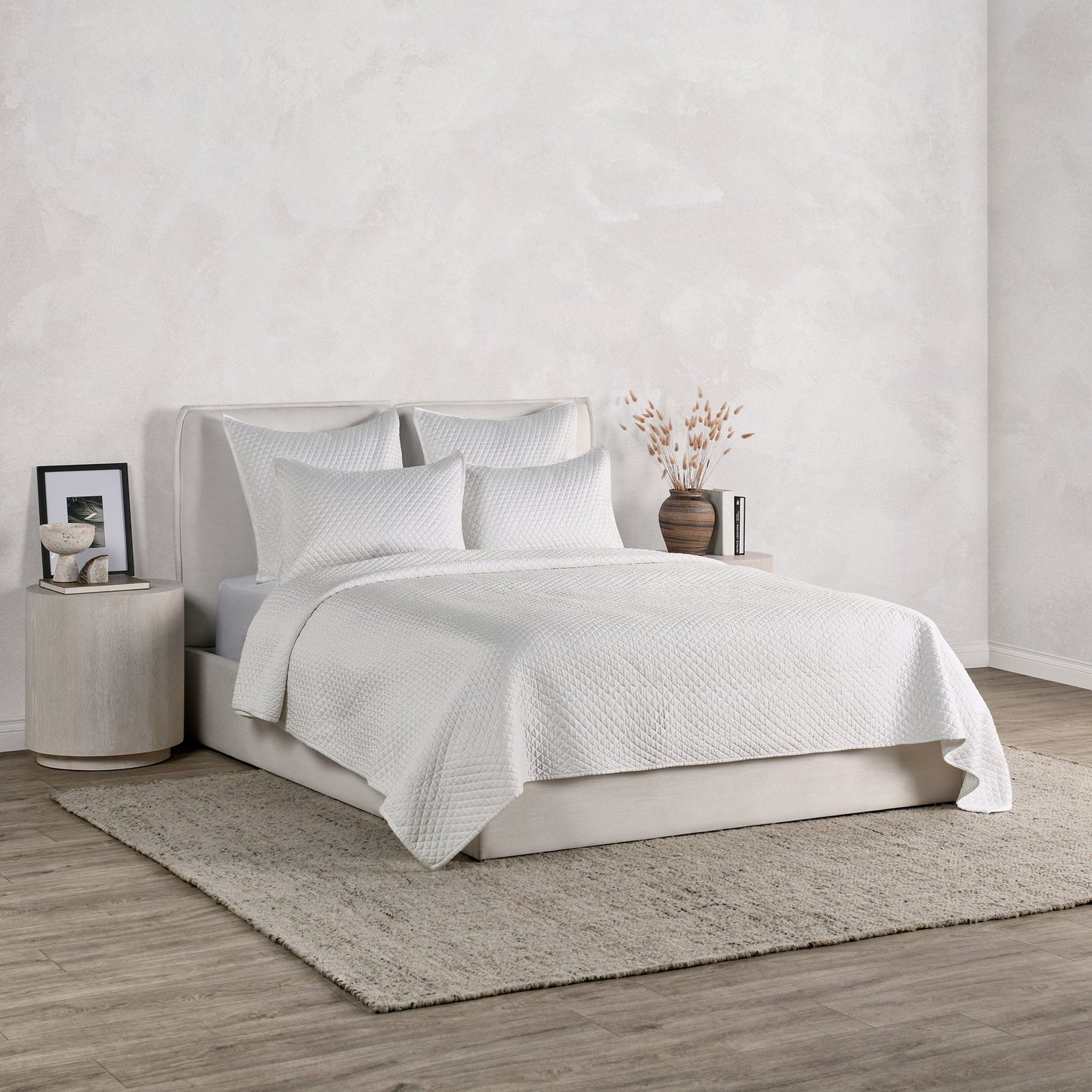 Diamond White Quilt Collection