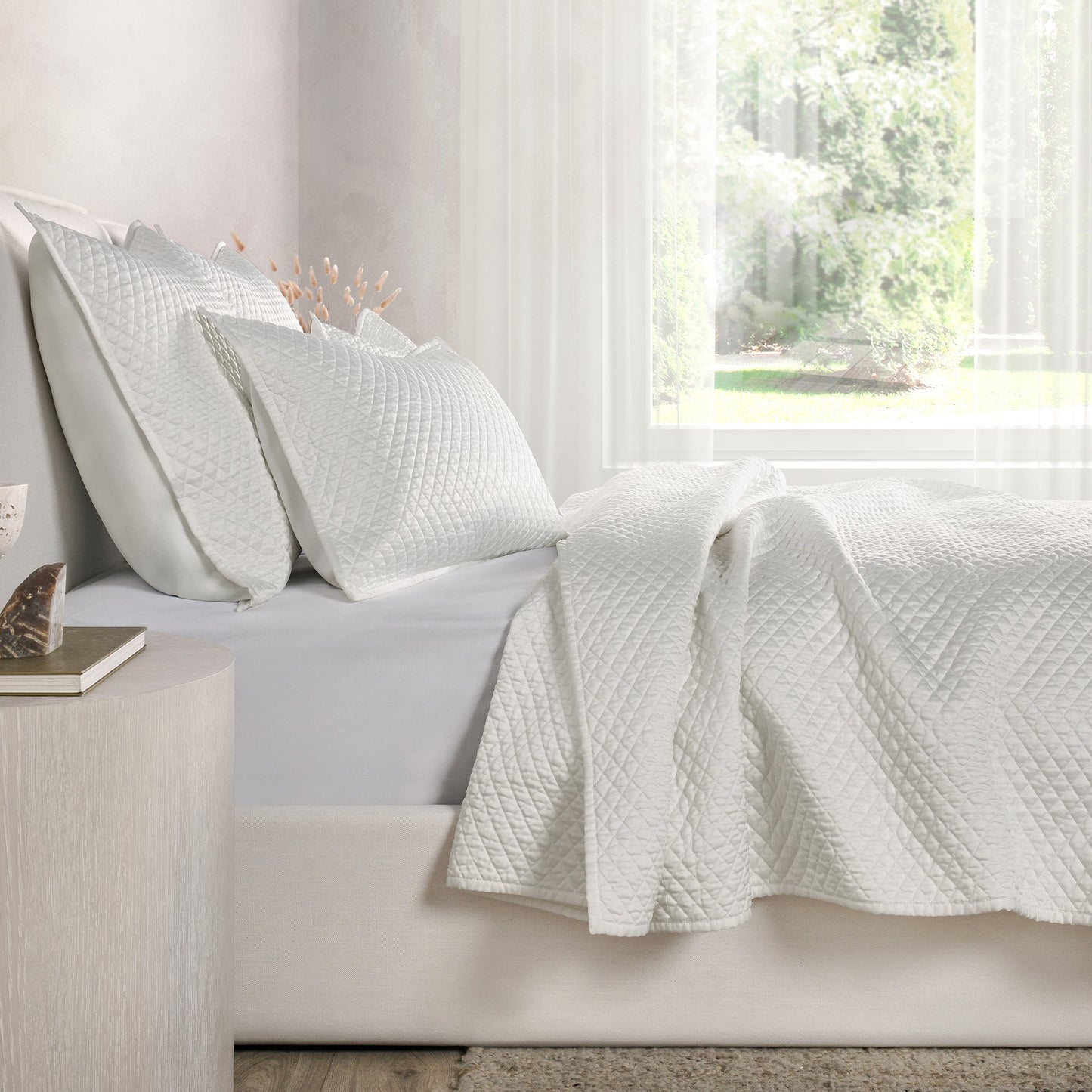 Diamond White Quilt Collection