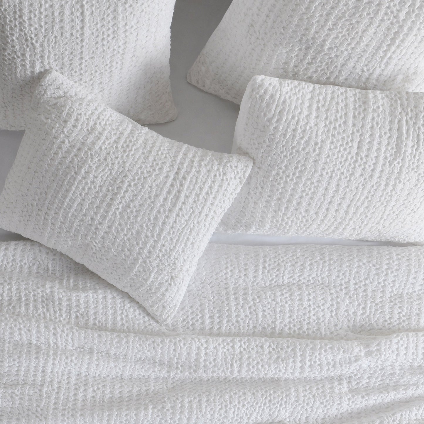 Colmar White Quilt Collection