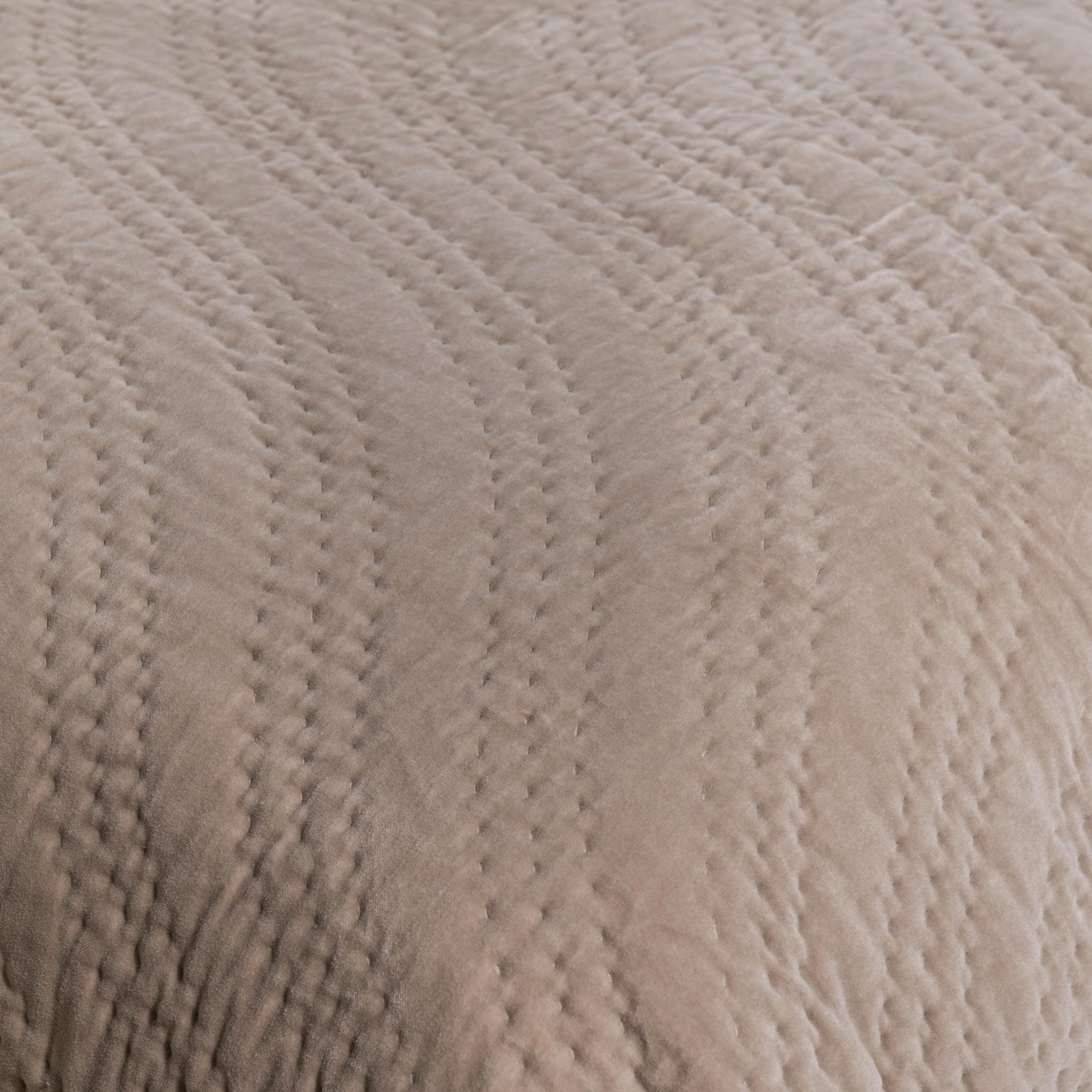 Elms Velvet Pebble Velvet Quilt Collection