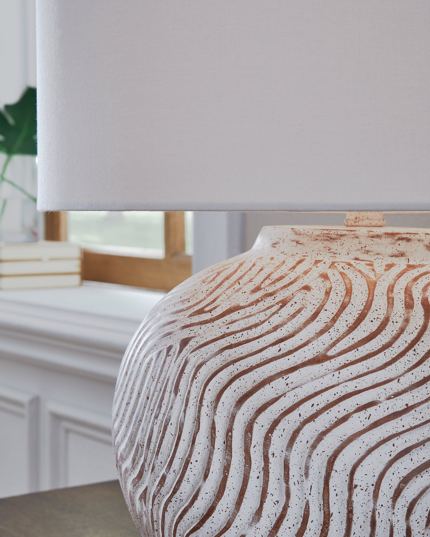 Vien Distressed White Table Lamp- Viva Furn