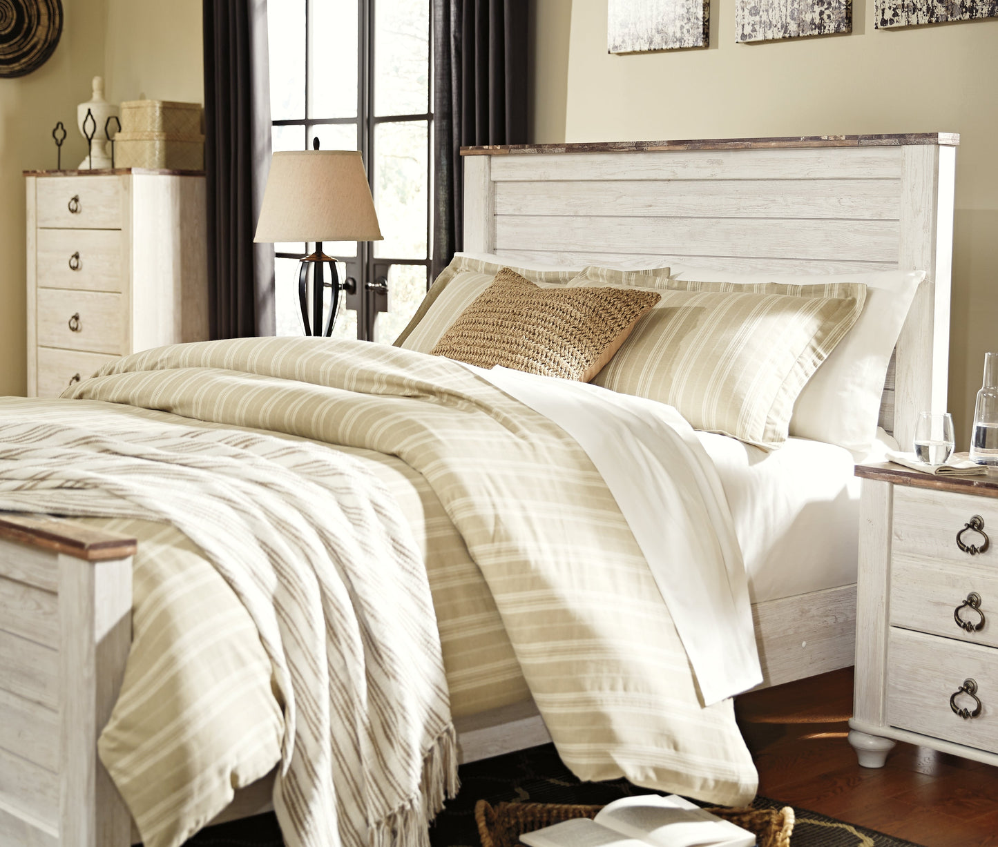 Willowton Whitewash Queen Panel Bed- Viva Furn