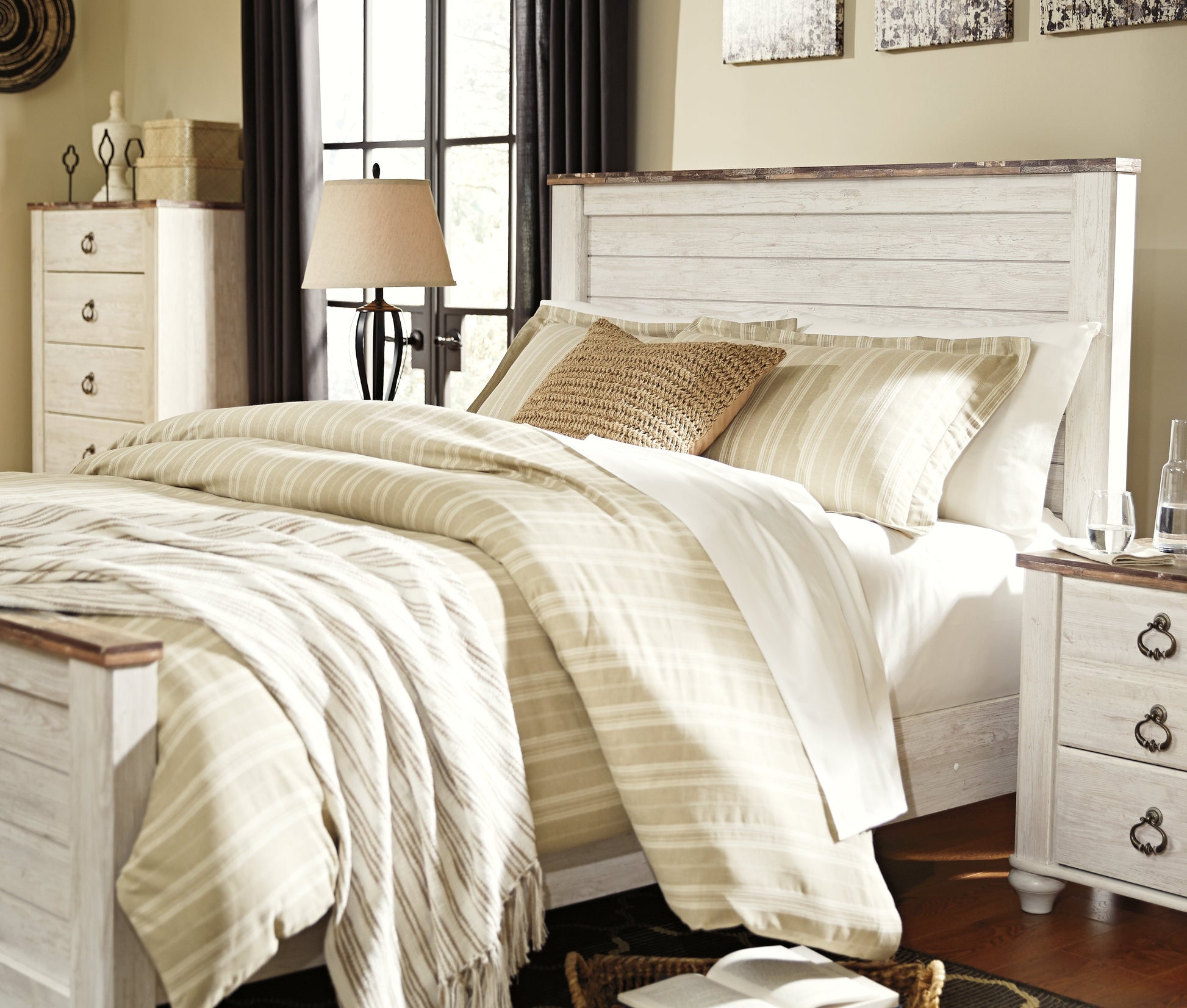 Willowton Whitewash Queen Panel Bed- Viva Furn