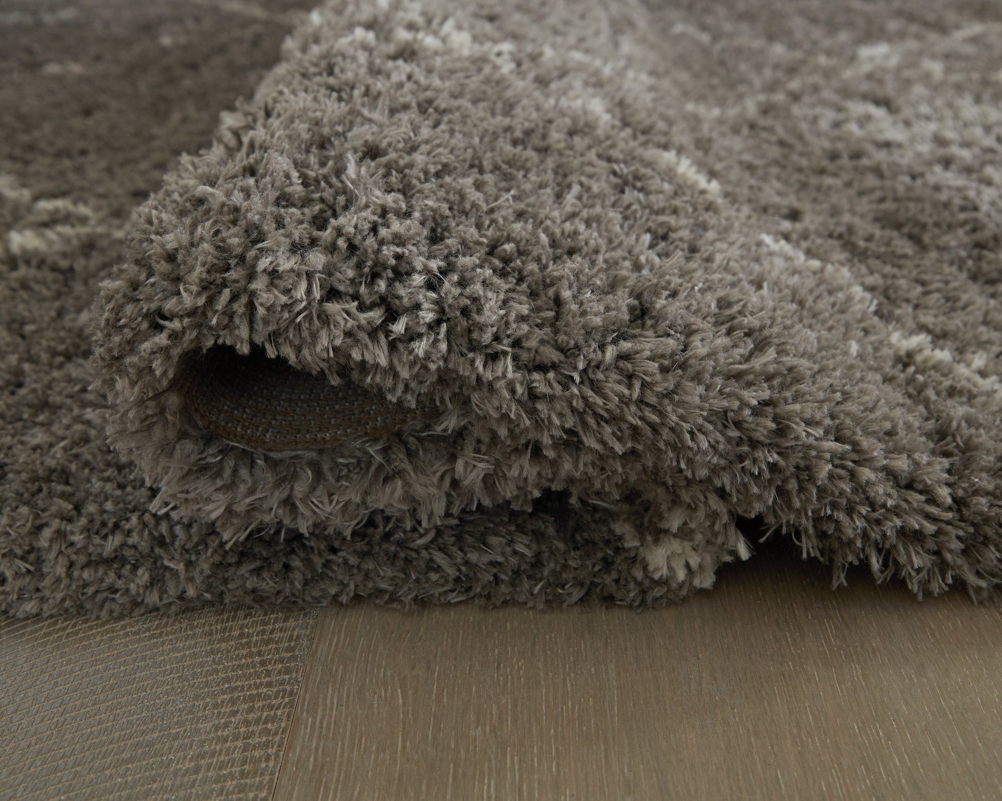 Wrenlow Gray/Cream 8' x 10' Rug- Viva Furn