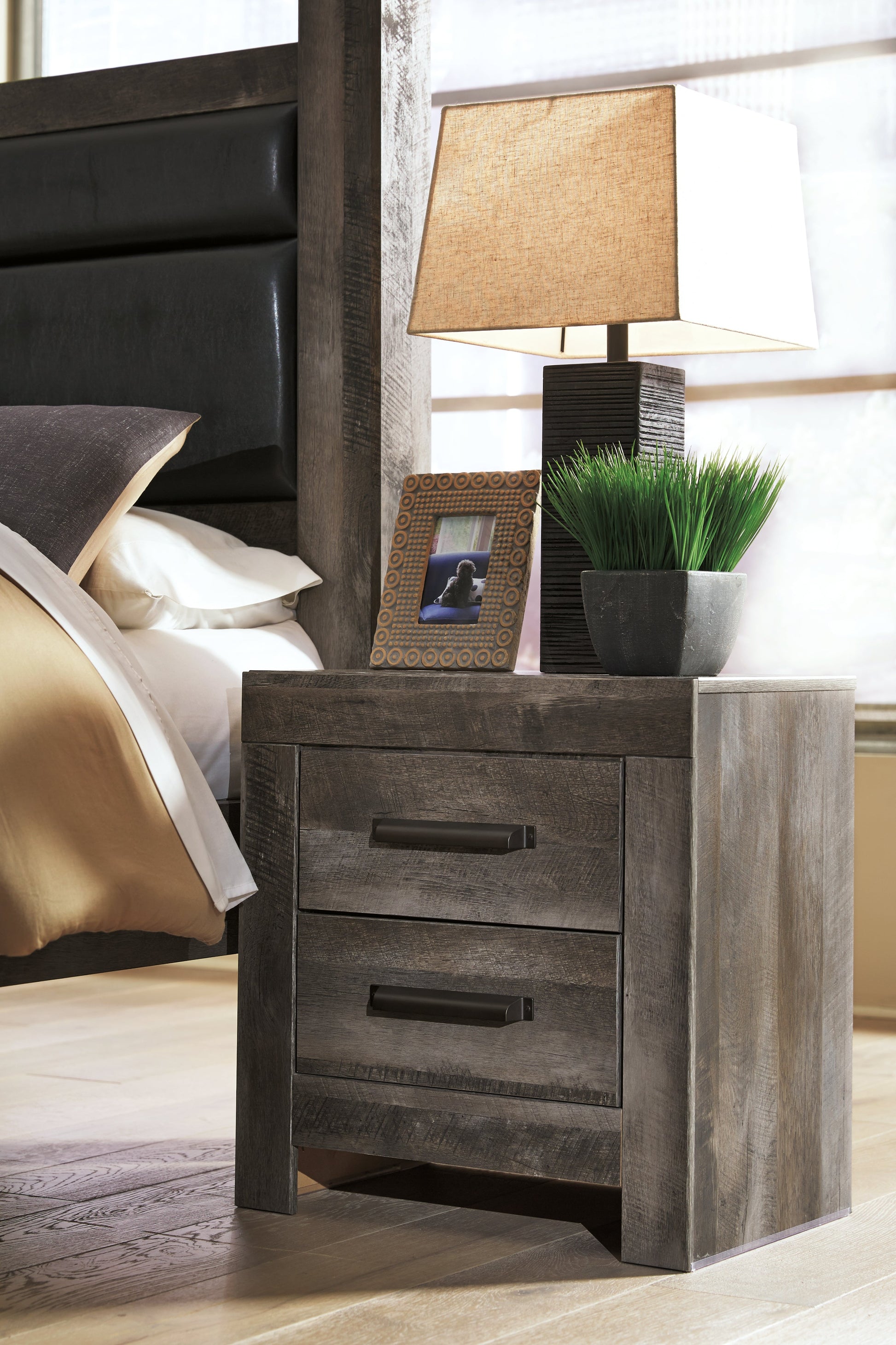 Wynnlow Gray Queen Panel Bedroom Set with Nightstand- Viva Furn