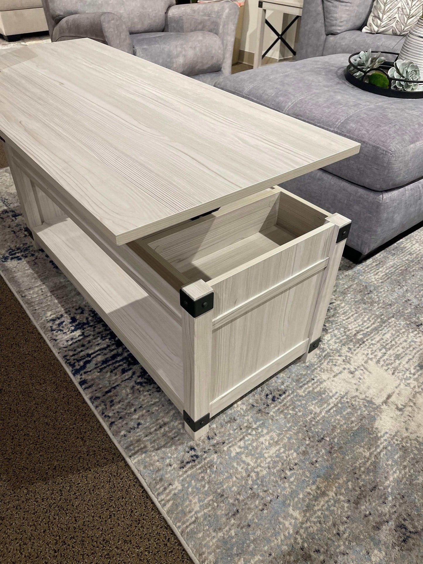 Bayflynn Whitewash Lift-Top Coffee Table