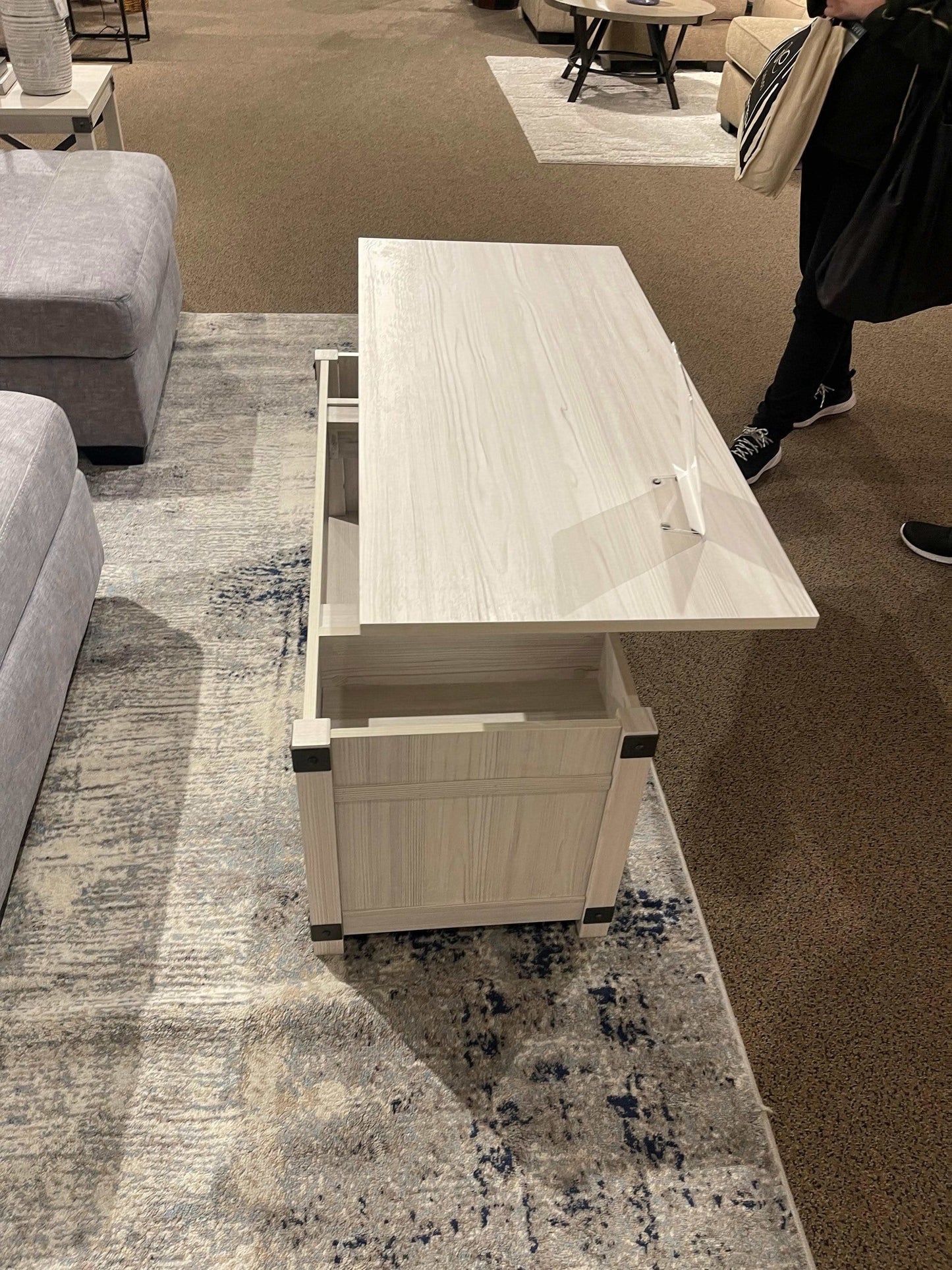 Bayflynn Whitewash Lift-Top Coffee Table