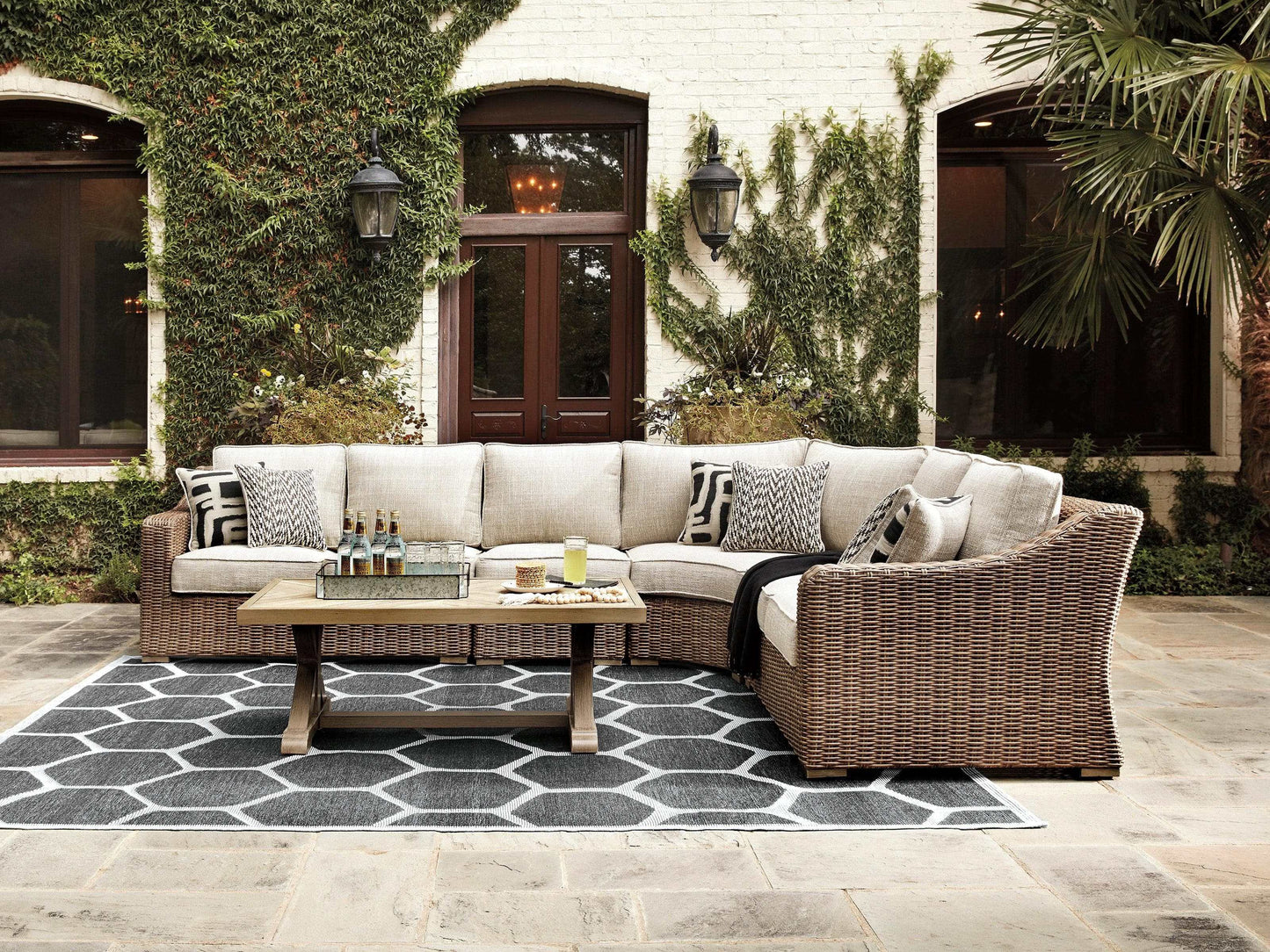 Beachcroft Beige 4pc Outdoor Sectional Set w/ Cushion